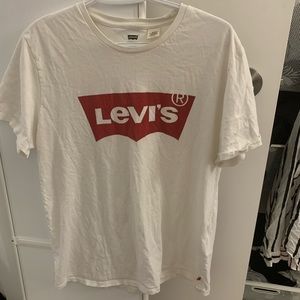 levis tee size XL but fit L